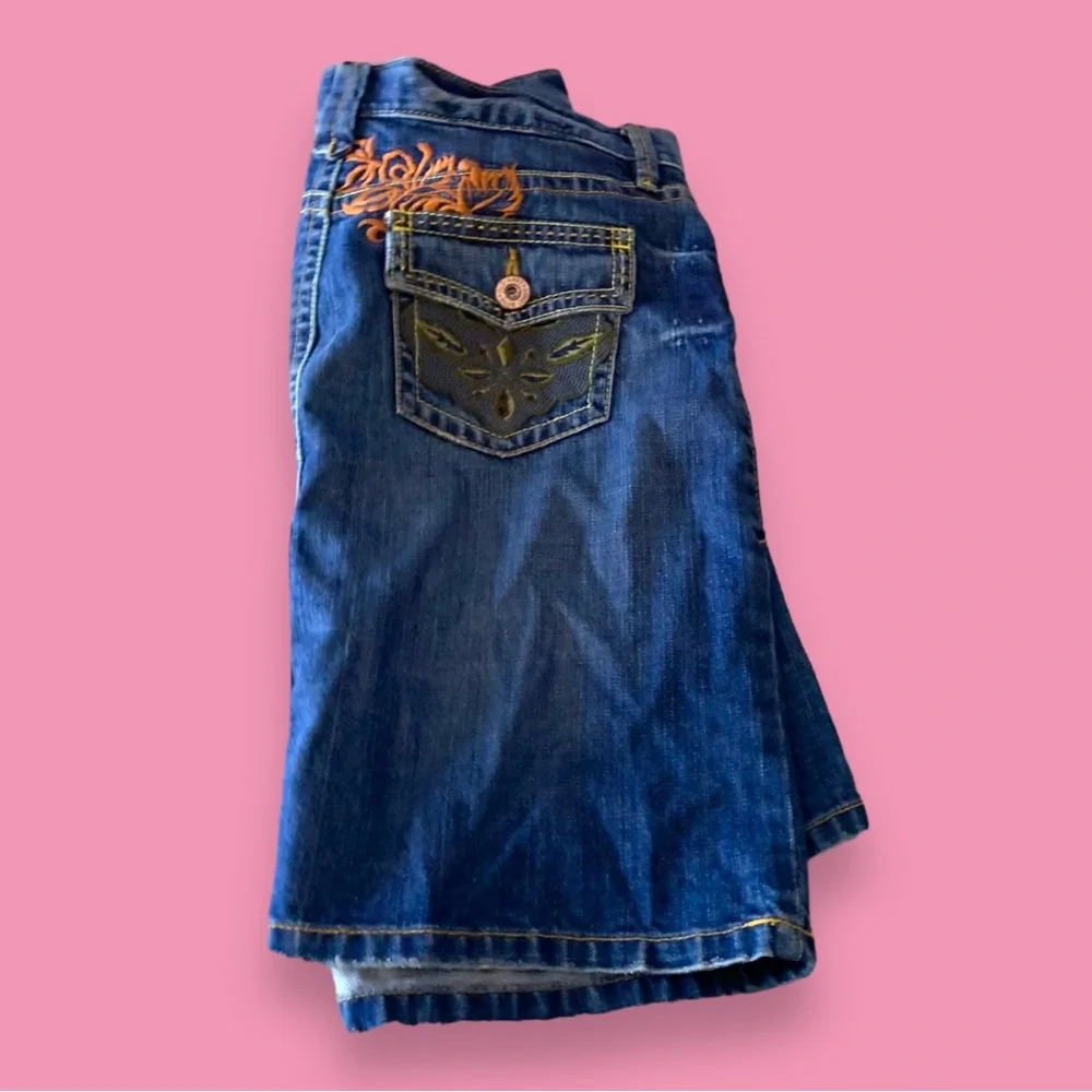 Y2k Jean skirt old navy
Size 4
100% cotton
From summer of 2006 - Picture 2 of 6